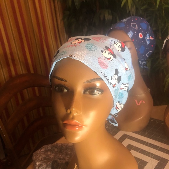 Large Minnie Mouse themed scrub cap. - Picture 3 of 3